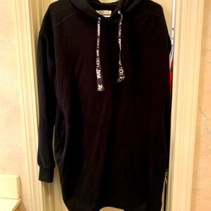 UGG women’s sweatshirt. Large